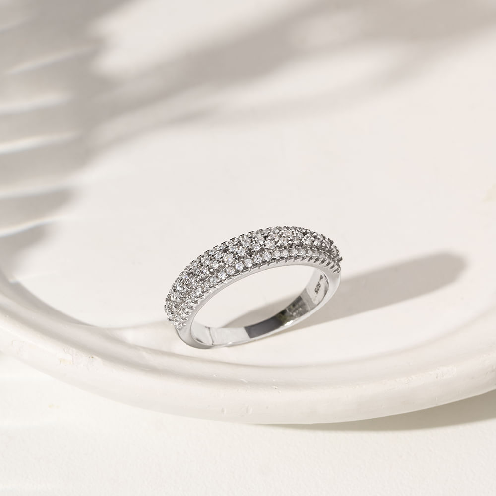 Anel Solitário Redondinho com Aparador Cravejados com Zircônias Brancas - Prata 925